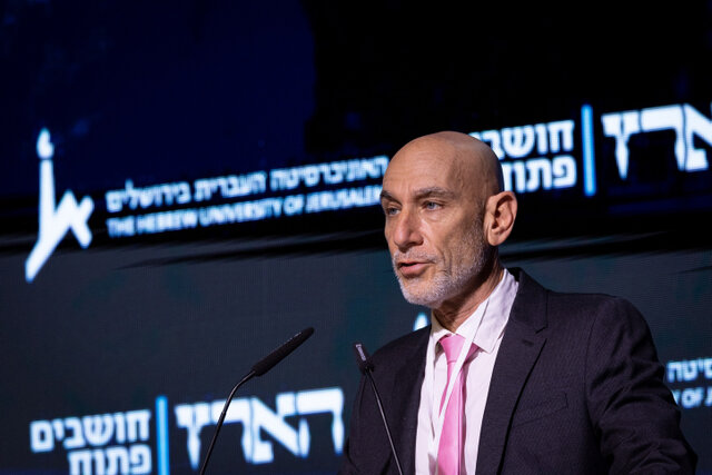 آلوف بن، سردبیر هاآرتص سردبیر هاآرتص: روزنامه ما به خاطر انعکاس جنایات صورت گرفته در غزه، مورد غضب واقع شد