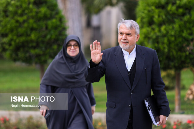 تبعیت دولت از قانون در مسیر دغدغه های مردم/توپ فیلترینگ در مرکز فضای مجازی/ ادامه گفتوگوها درباره عفاف و حجاب