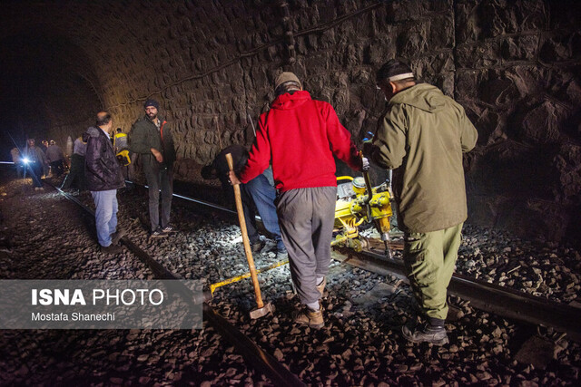 عکس تزئینی است کارگران ارمغانآوران عزت، شرف و قدرت برای جامعه هستند