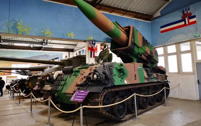 موشک بالستیک پلوتون فرانسه با برد ۷ تا ۱۲۰ کیلومتر و کلاهک ۲۵ کیلوتنی فرانسه به فکر توسعه موشک بالستیک با برد بیش از ۱۰۰۰ کیلومتر است