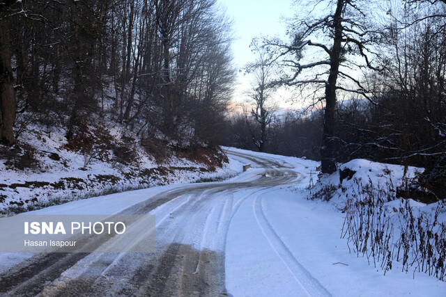 عکس تزئینی چشم روشنی مازندران با بارش برف پاییزی/ ۲۰ روستای بخش لاریجان آمل سفیدپوش شد