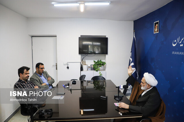 به بازرگان گفتم رئیس حکومت اصفهان هستم/ خوانین را در سیوسه پل خلع سلاح کردیم