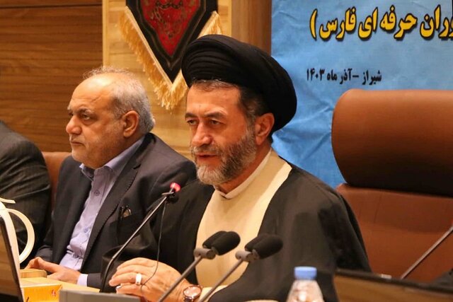 داوران با رعایت انصاف و عدالت، داوری کنند داوران با رعایت انصاف و عدالت، داوری کنند