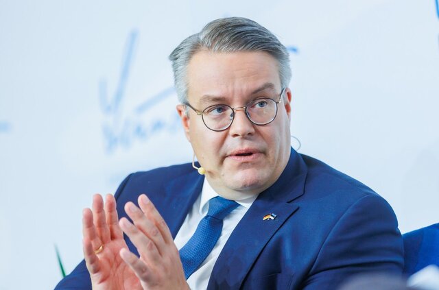 برلین: اسرائیل هیچ بهانهای برای مسدود کردن کمکهای غزه ندارد برلین: اسرائیل هیچ بهانهای برای مسدود کردن کمکهای غزه ندارد