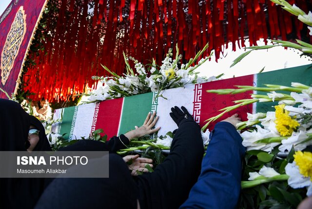 تشییع ۱۳ شهید گمنام در مرکز علمی-کاربردی قند کرج تشییع ۱۳ شهید گمنام در مرکز علمی-کاربردی قند کرج