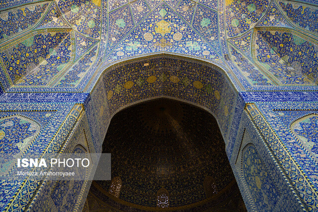 نقوش رقصان و پیچان بیهمتای مسجدی در دل نقشجهان