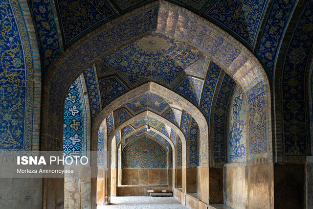 نقوش رقصان و پیچان بیهمتای مسجدی در دل نقشجهان