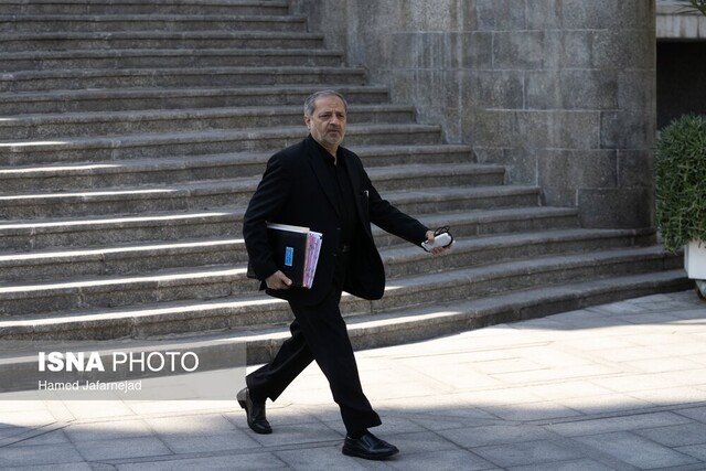 تبعیت دولت از قانون در مسیر دغدغه های مردم/توپ فیلترینگ در مرکز فضای مجازی/ ادامه گفتوگوها درباره عفاف و حجاب