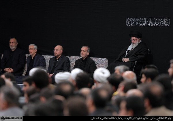 مراسم عزاداری شب شهادت حضرت فاطمهزهرا(س) در حسینیه امام خمینی(ره) برگزار شد مراسم عزاداری شب شهادت حضرت فاطمهزهرا(س) در حسینیه امام خمینی(ره) برگزار شد