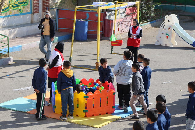 نقاشی ۶ متری صلح در حمایت از کودکان جنگزده غزه و لبنان
