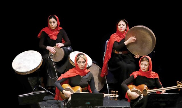 عکس تزئینی است بانوان «خزر» در خلیج فارس