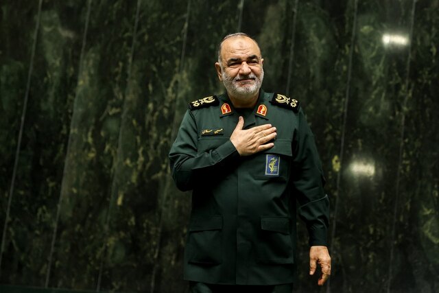 عکس/ تصاویر دیدهنشده از سردار شهید سلامی عکس/ تصاویر دیدهنشده از سردار شهید سلامی