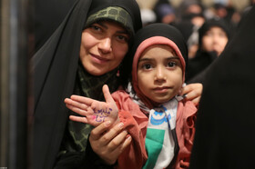 دیدار هزاران نفر از اقشار مختلف مردم با رهبر انقلاب