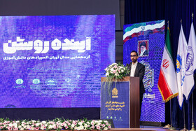 دکتر حسینی، رئیس باشگاه دانش بنیان