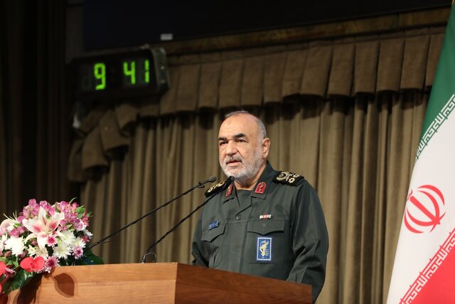 سلامی: دشمن اگر دست از پا خطا کند، ما درهای جهنم را به رویش خواهیم گشود