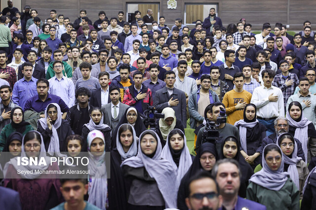 یکی از تهدیداتی که امروز با آن مواجه هستیم بحرانهای مختلف هویتی است