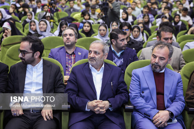 یکی از تهدیداتی که امروز با آن مواجه هستیم بحرانهای مختلف هویتی است