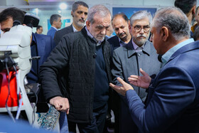 بازدید رییس جمهور از نمایشگاه دستاوردهای فناوری و تجهیزات ایرانساخت