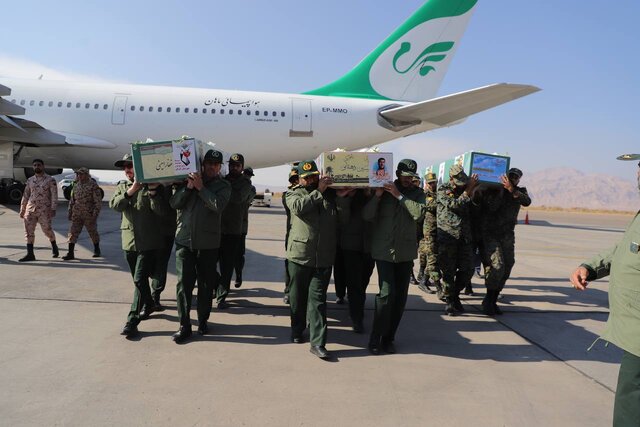 پیکر ۲ مدافع حرم و شهید حسین دهقانی وارد کرمان شد پیکر ۲ مدافع حرم و شهید حسین دهقانی وارد کرمان شد