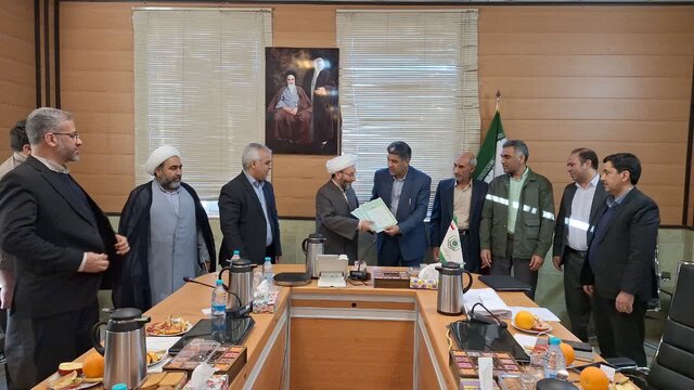 سند مالکیت ۲۳۱۱ هکتار از موقوفات کرمان و ماهان رونمایی شد سند مالکیت ۲۳۱۱ هکتار از موقوفات کرمان و ماهان رونمایی شد