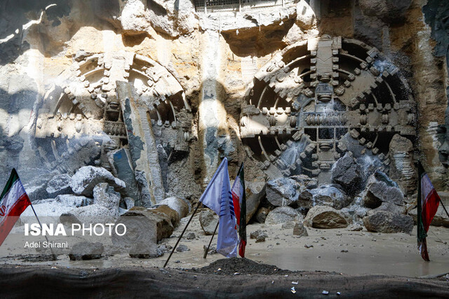 عکس تزئینی است برگزاری نشست «فرصتها و چالشهای بکارگیری دستگاههای حفار مکانیزه قطر بزرگ در ایران»