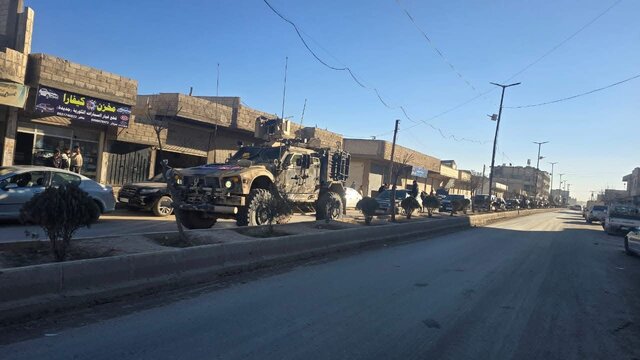 نصب پرچم آمریکا بر ساختمان شورای اجرایی عین العرب نصب پرچم آمریکا بر ساختمان شورای اجرایی عین العرب