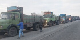 رژه راهداران و رانندگان در روستای کامیون‌داران