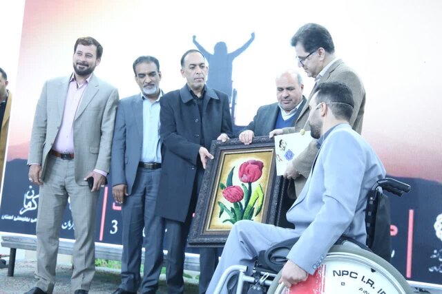 مراسم تکریم مادران شهدای دانشآموز و جشن بزرگ جامعه معلولان کرمان برگزار شد