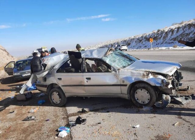 خودروی سانحهدیده در محور سمنان دامغان ۱ کشته و ۳ مصدوم در واژگونی پژو در سمنان