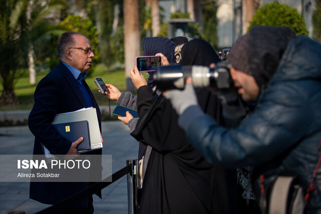 ادامه گفتوگوها با اروپا/دفاع تمامقد دولت از وزیر اقتصاد