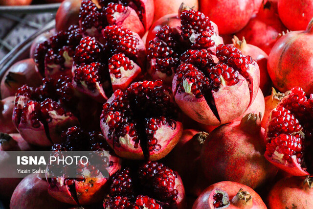 شب یلدا؛ وقتی صمیمیت در میان زرق و برق گم میشود