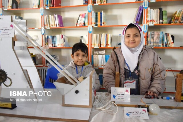 افتتاح نمایشگاه دستاوردهای تحقیقاتی و پژوهشی دانش آموزان شهرستان آستارا