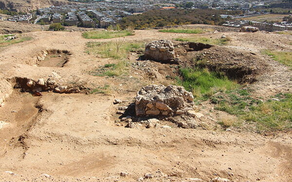 قصر ابونصر، شیراز قاچاقچیان به جان قصری که فروپاشیده افتادند