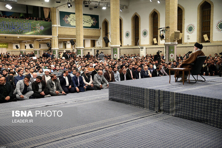 «بازتاب» سخنان رهبری در دیدار با شاعران و مداحان در رادیو «بازتاب» سخنان رهبری در دیدار با شاعران و مداحان در رادیو