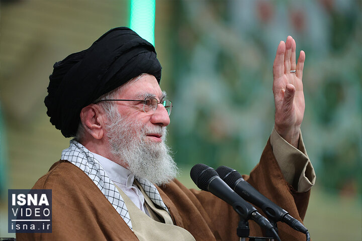 ویدیو/ رهبر انقلاب: مداحی پیروی از حضرت زهرا (س) در تبیین است ویدیو/ رهبر انقلاب: مداحی پیروی از حضرت زهرا (س) در تبیین است