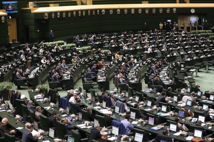 تکلیف وزارت راه برای اخذ پول از گردشگران خارجی تکلیف وزارت راه برای اخذ پول از گردشگران خارجی