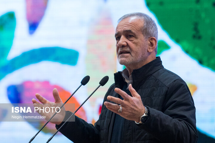 آرشیو پزشکیان: تکذیب حق از ناآگاهیهاست/حقوق افراد را باید مستقل از جنسیتها حفظ کرد