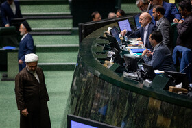 محمدباقر قالیباف، رئیس مجلس و حمید رسایی، نماینده تهران در صحن علنی مجلس شورای اسلامی - ۴ دی