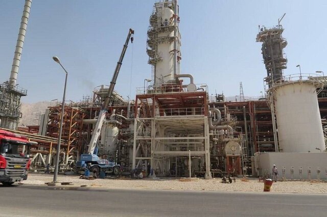 قراردادهای ۶ میلیارد دلاری وزارت نفت/ مذاکرات ترکیه و سوریه برای ترسیم مرزها/ کشف فرار مالیاتی ۷ صندوق قرضالحسنه