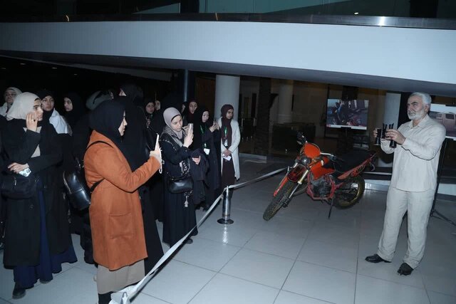 بازدید جمعی از دانشجویان استرالیایی از موزه ملی انقلاب اسلامی و دفاع مقدس بازدید جمعی از دانشجویان استرالیایی از موزه ملی انقلاب اسلامی و دفاع مقدس