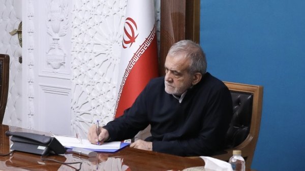 تسلیت پزشکیان به حناچی تسلیت پزشکیان به حناچی