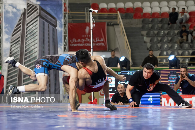 عکس تزئینی است اقدام عجیب ۲ کشتی گیر که قهرمانی را از خوزستان گرفت!