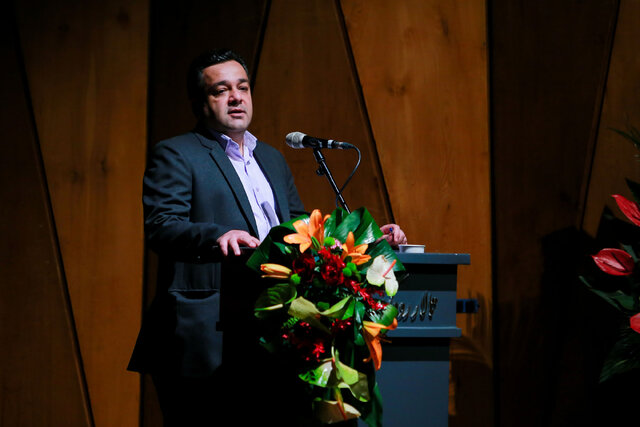 شبی برای یک مادر تئاتری / مهرانه مهین ترابی، قطبالدین صادقی سخن گفتند