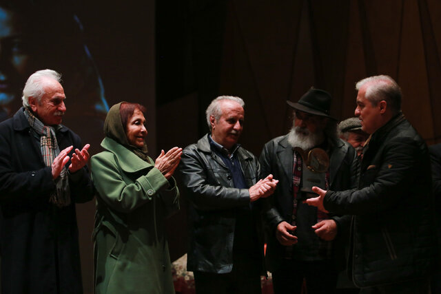 شبی برای یک مادر تئاتری / مهرانه مهین ترابی، قطبالدین صادقی سخن گفتند