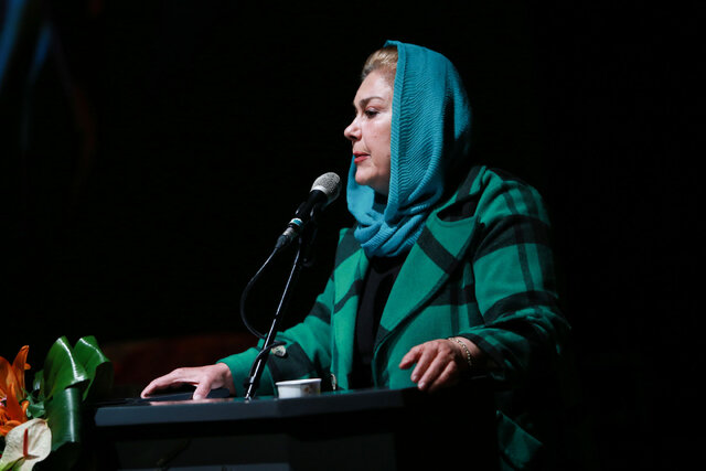 شبی برای یک مادر تئاتری / مهرانه مهین ترابی، قطبالدین صادقی سخن گفتند