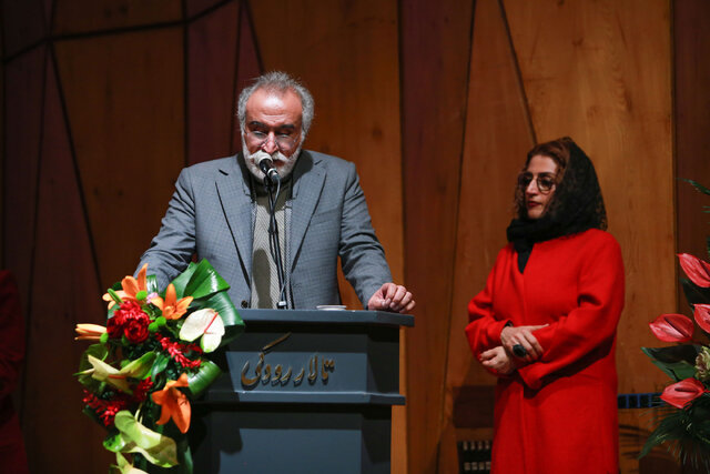 شبی برای یک مادر تئاتری / مهرانه مهین ترابی، قطبالدین صادقی سخن گفتند