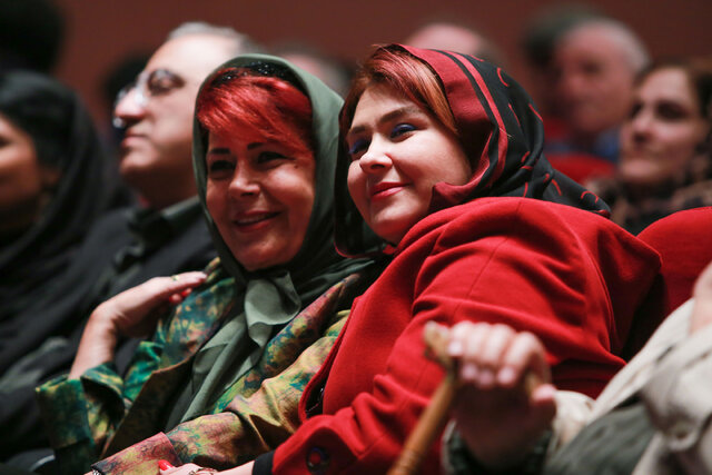 شبی برای یک مادر تئاتری / مهرانه مهین ترابی، قطبالدین صادقی سخن گفتند