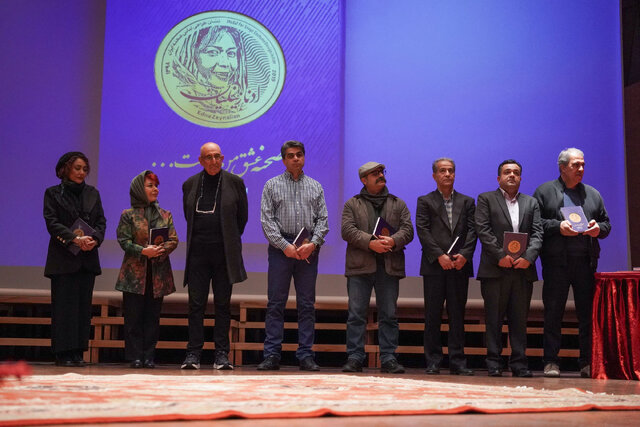 شبی برای یک مادر تئاتری / مهرانه مهین ترابی، قطبالدین صادقی سخن گفتند