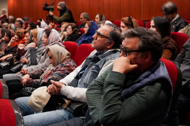 شبی برای یک مادر تئاتری / مهرانه مهین ترابی، قطبالدین صادقی سخن گفتند