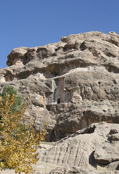 دستدرازی قاچاقچیان به آرامگاه پساهخامنشی
